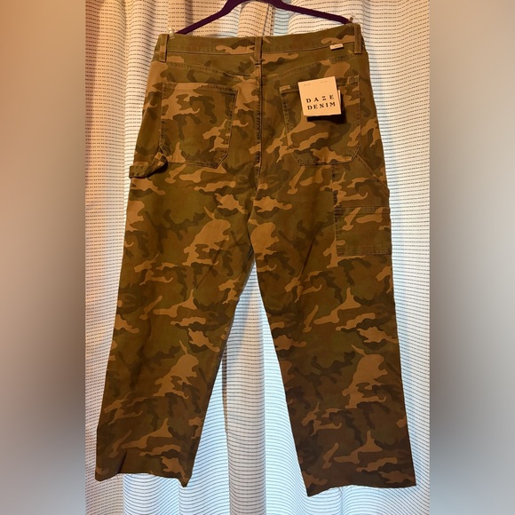 Daze Camouflage Cargo Pants - Picture 3 of 3